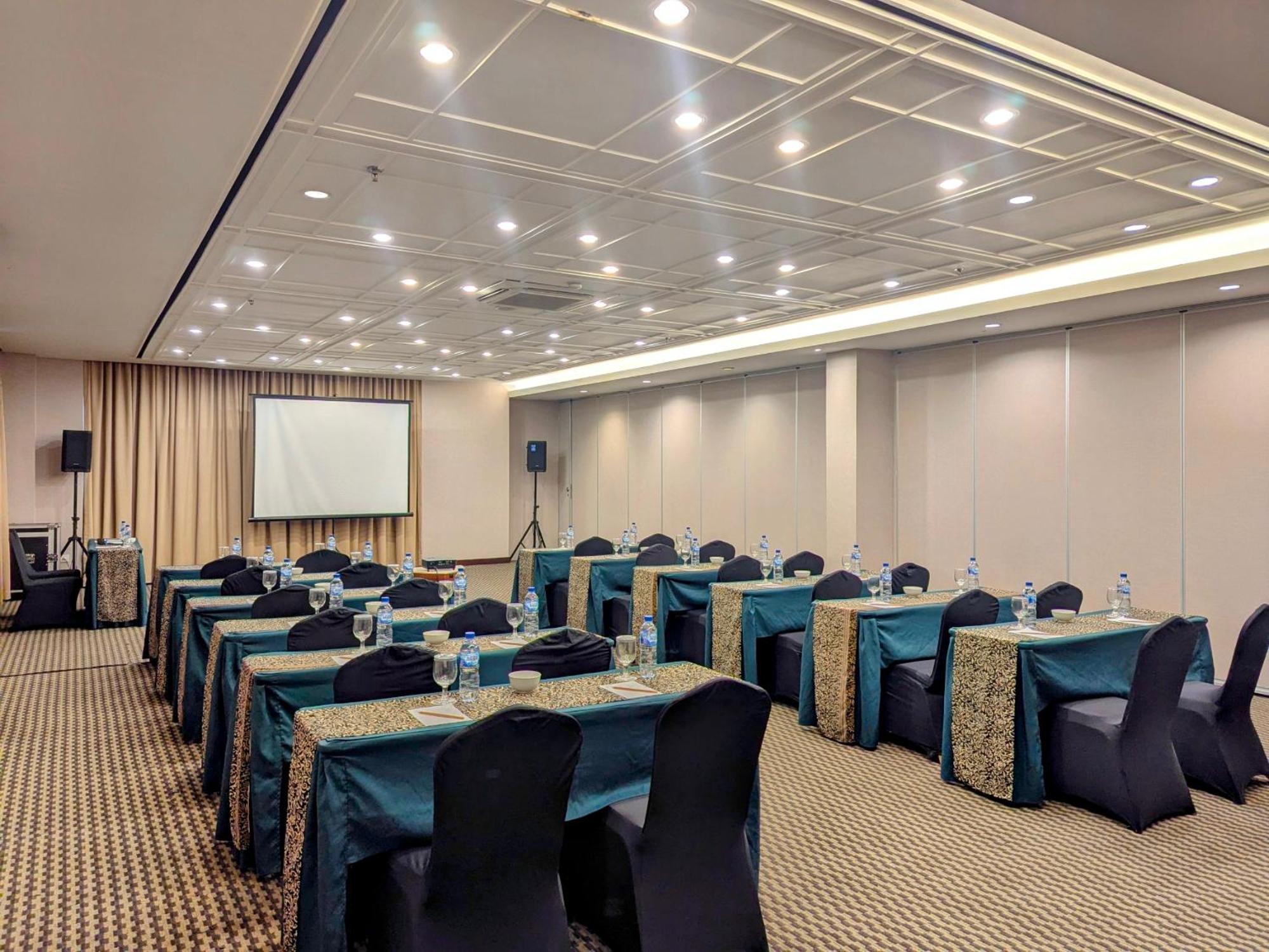 Grand Zuri Jababeka 4*